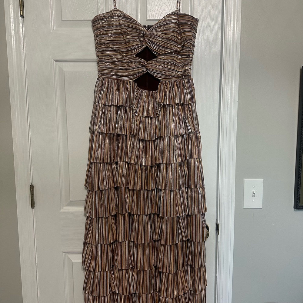 Grace Metallic Plisse Sweetheart Neck Cut-Out Tiered Dress - Picture 2 of 4